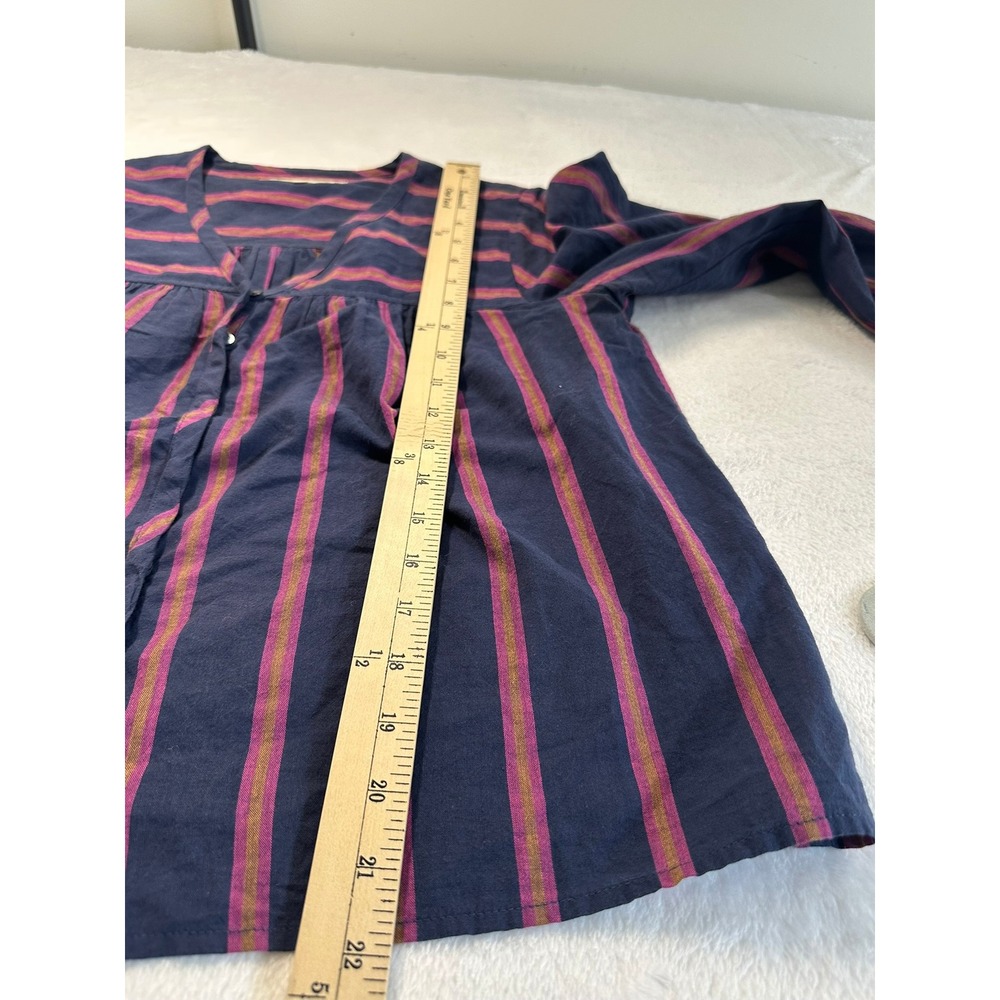 Xirena Striped Cotton Blouse Womens XS Navy Pink Gold Excellent V-Neck Top - Picture 3 of 9